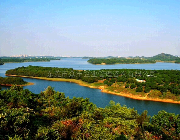 東莞松山湖野戰(zhàn)松湖花?；?  height=